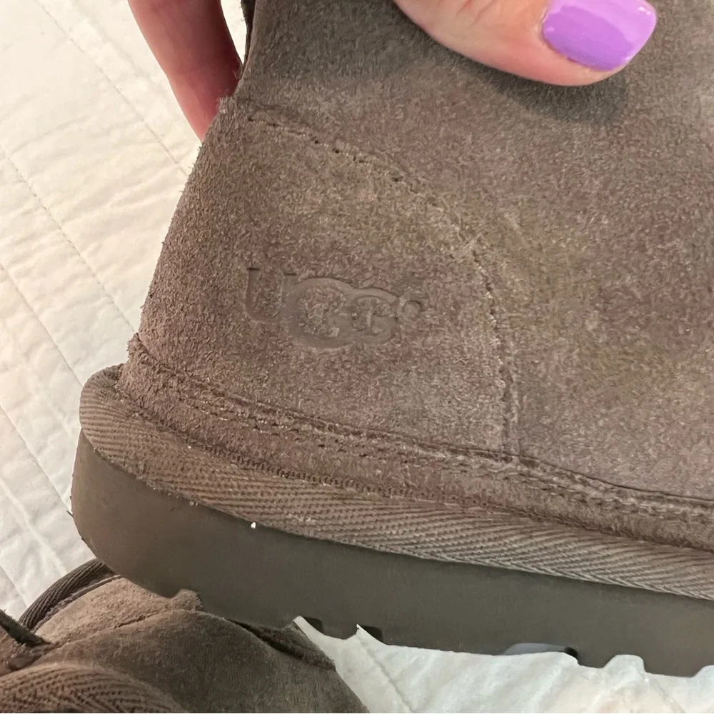 UGG gray lace